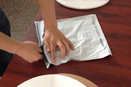 立即破袋效果的破坏性胶带。